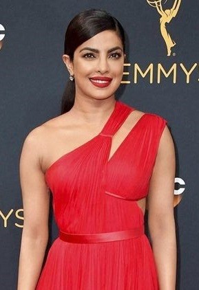 Los Angeles : Priyanka Chopra arrives at the 68th Primetime Emmy Awards on Sunday, Sept. 18, 2016, at the Microsoft Theater in Los Angeles. AP/PTI(AP9_19_2016_000008B)