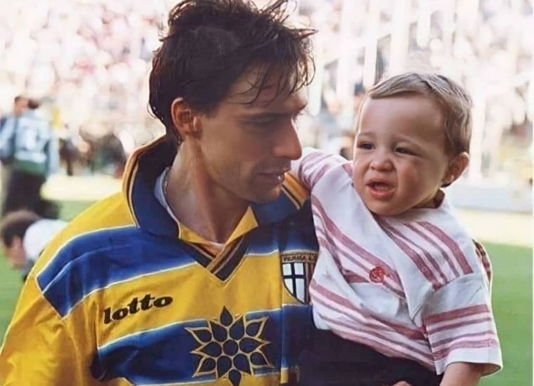 Enrico Chiesa with his kid